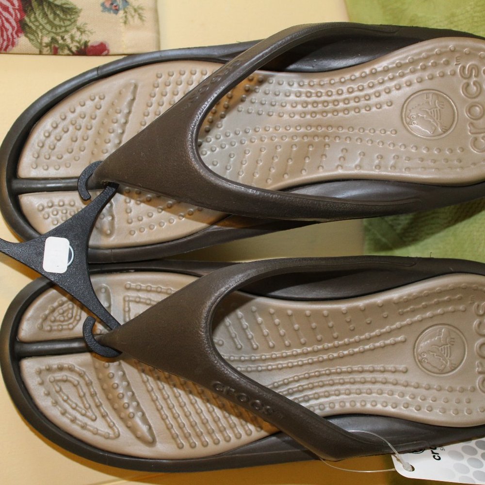 NWT, Men's flip flops S11